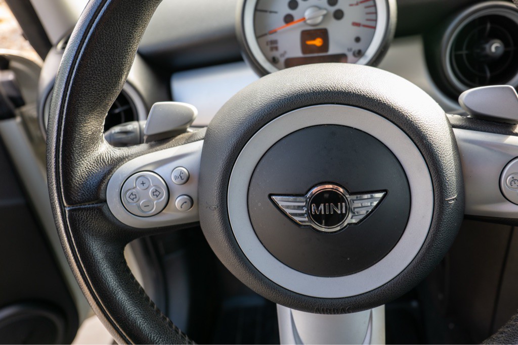 2009 MINI Cooper Image 25