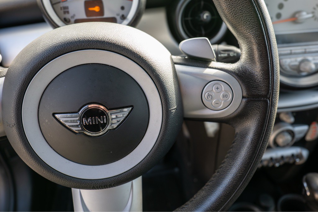 2009 MINI Cooper Image 26