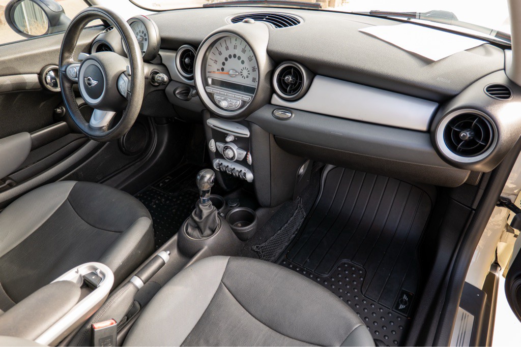 2009 MINI Cooper Image 27