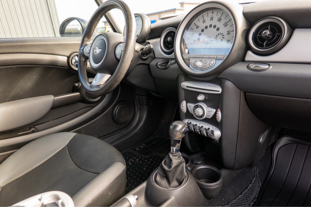 2009 MINI Cooper Image 29