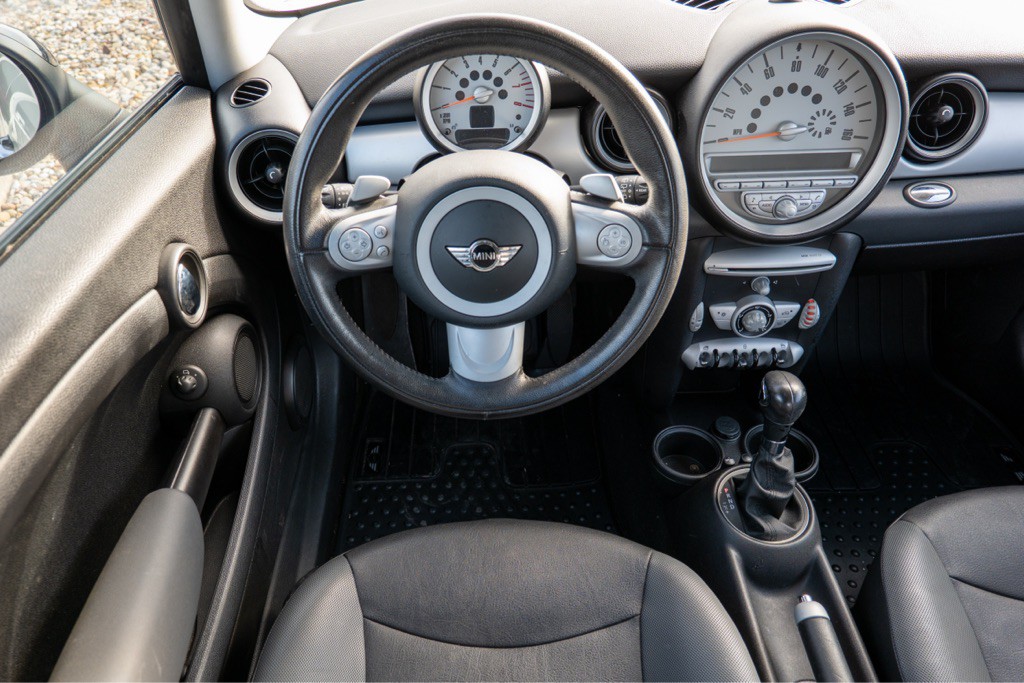 2009 MINI Cooper Image 31