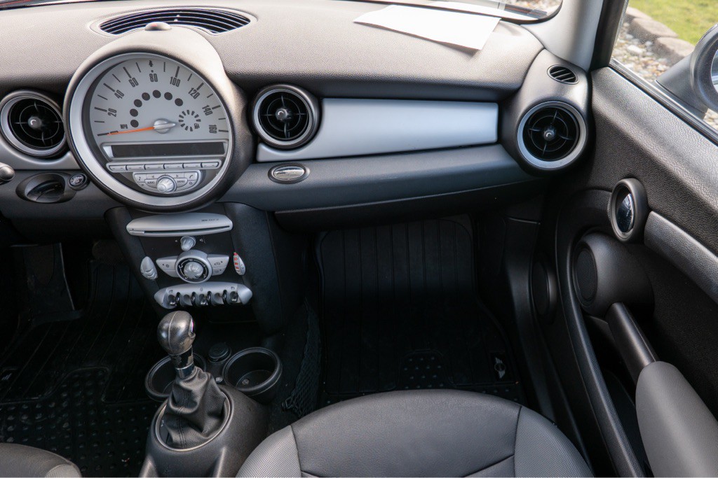2009 MINI Cooper Image 32