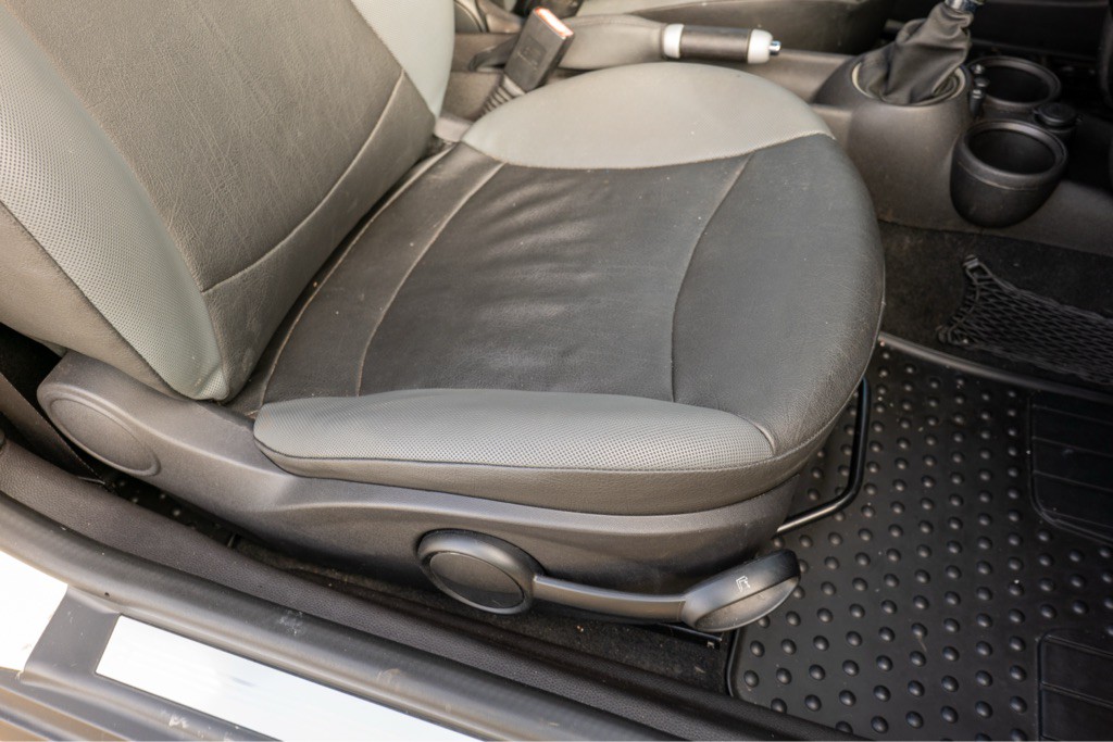 2009 MINI Cooper Image 36