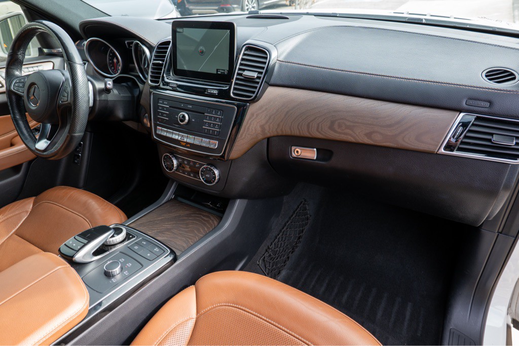 2017 Mercedes-Benz GLS-Class Image 33