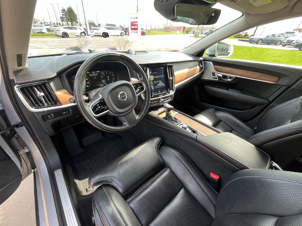 2017 Volvo S90 Image 2