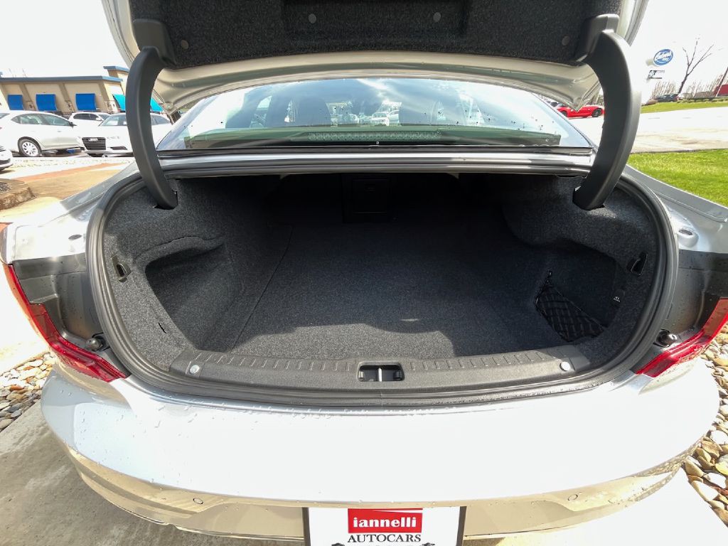 2017 Volvo S90 Image 17