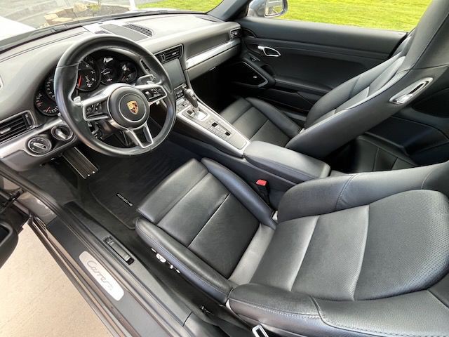 2017 Porsche 911 Image 2