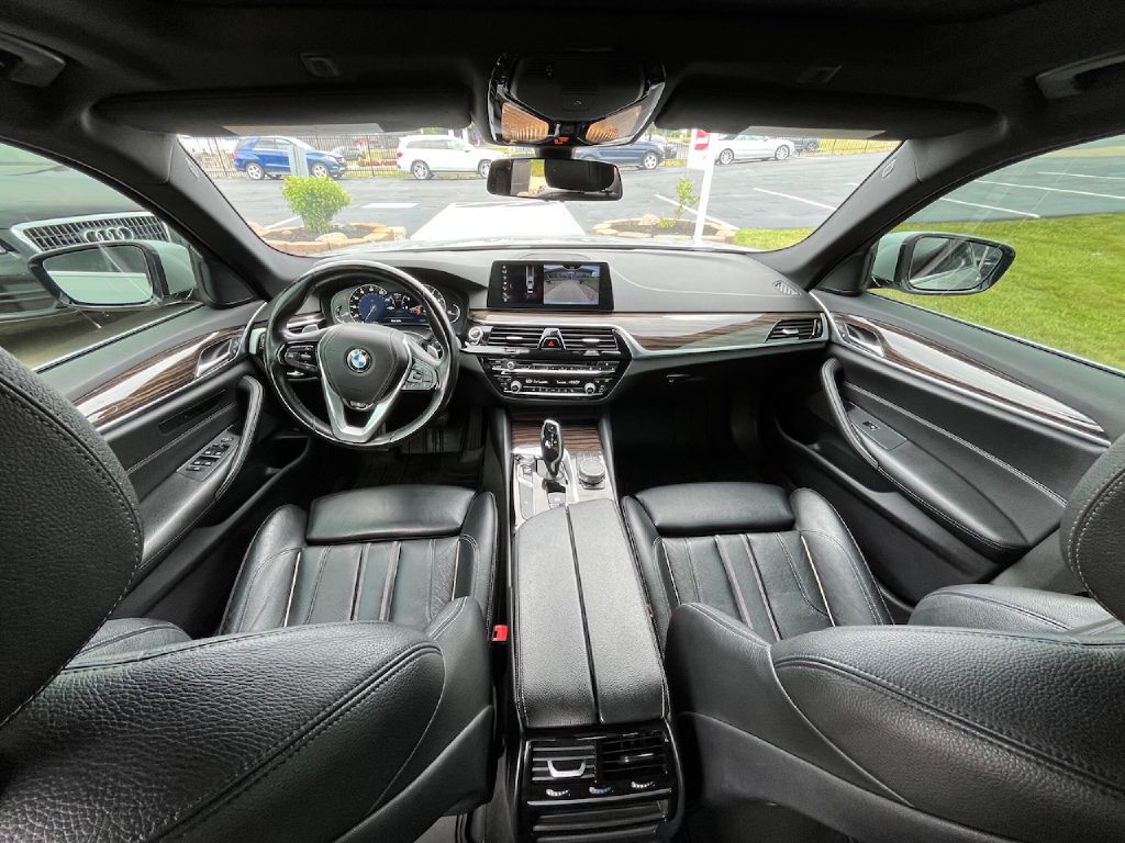 2018 BMW 5 Series Image 2