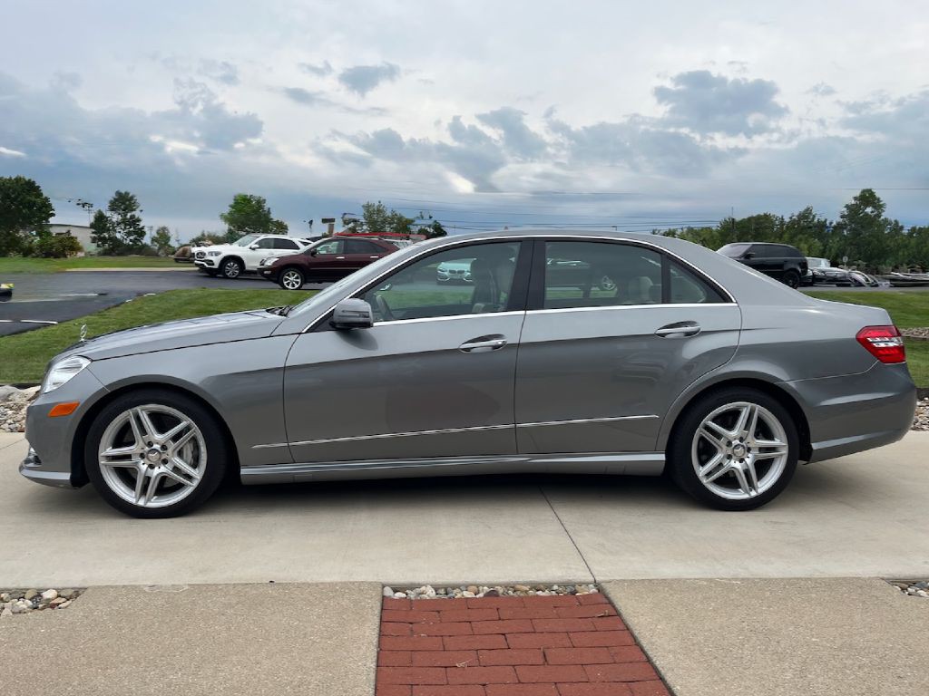 2013 Mercedes-Benz E-Class Image 2