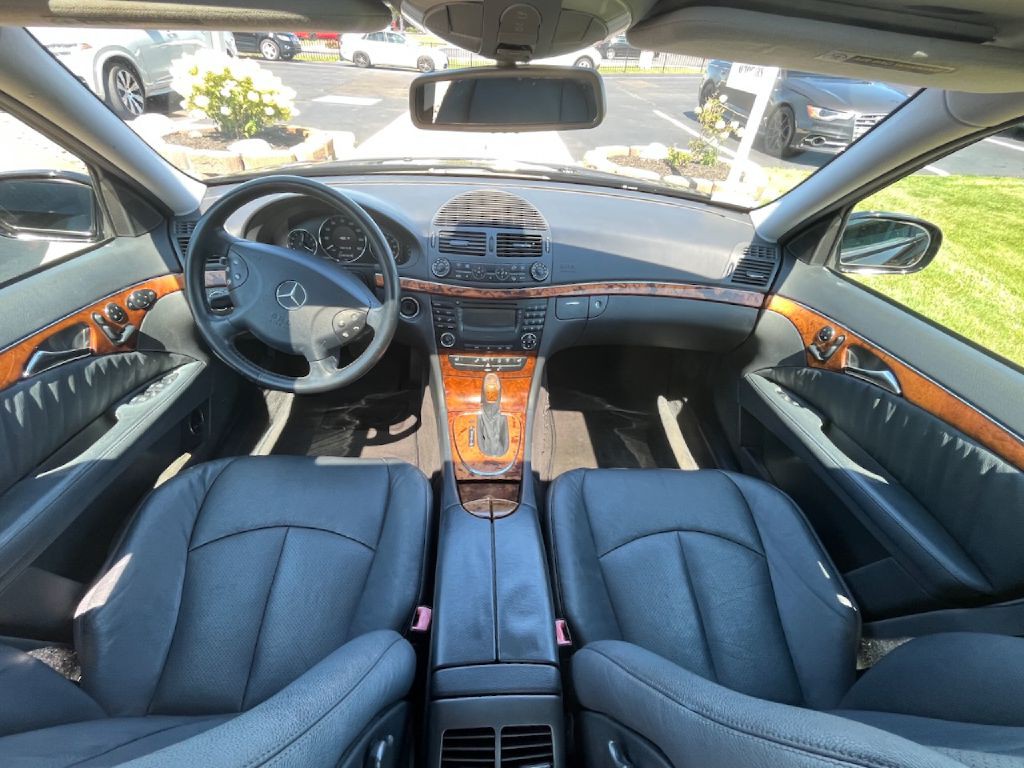 2003 Mercedes-Benz E-Class Image 2