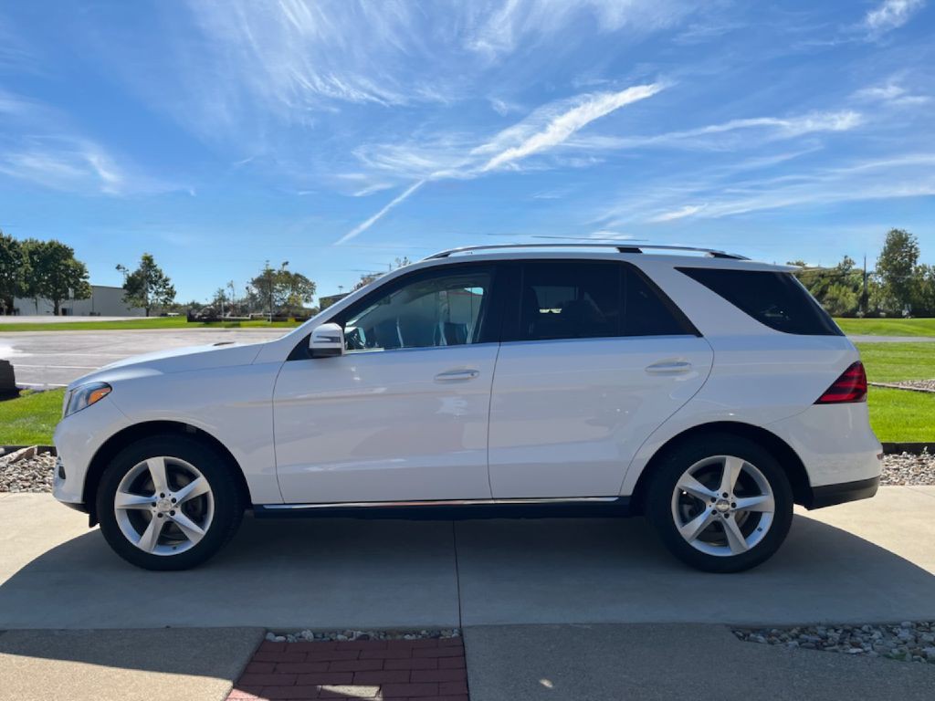 2016 Mercedes-Benz GLE-Class Image 2