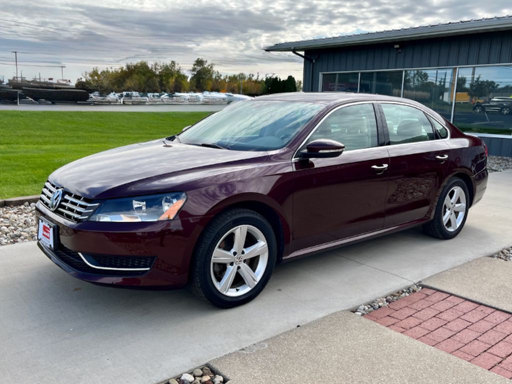 2012 Volkswagen Passat Image 1