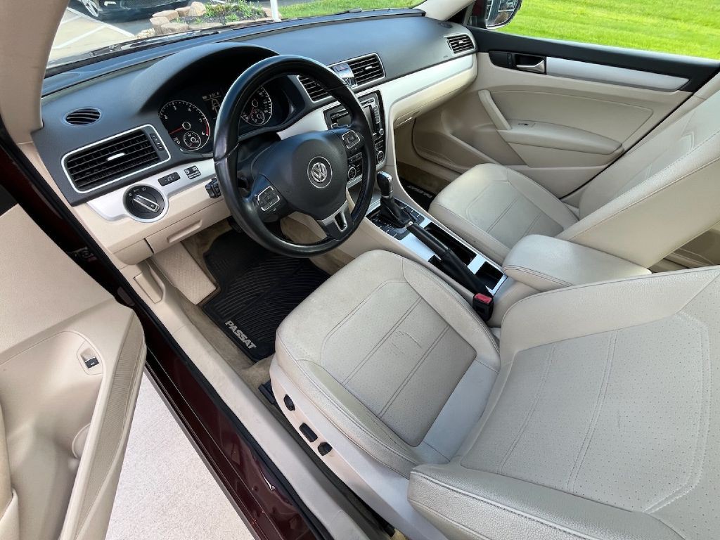 2012 Volkswagen Passat Image 9