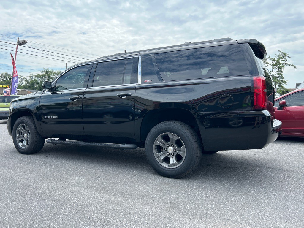 2017 Chevrolet Suburban Image 2