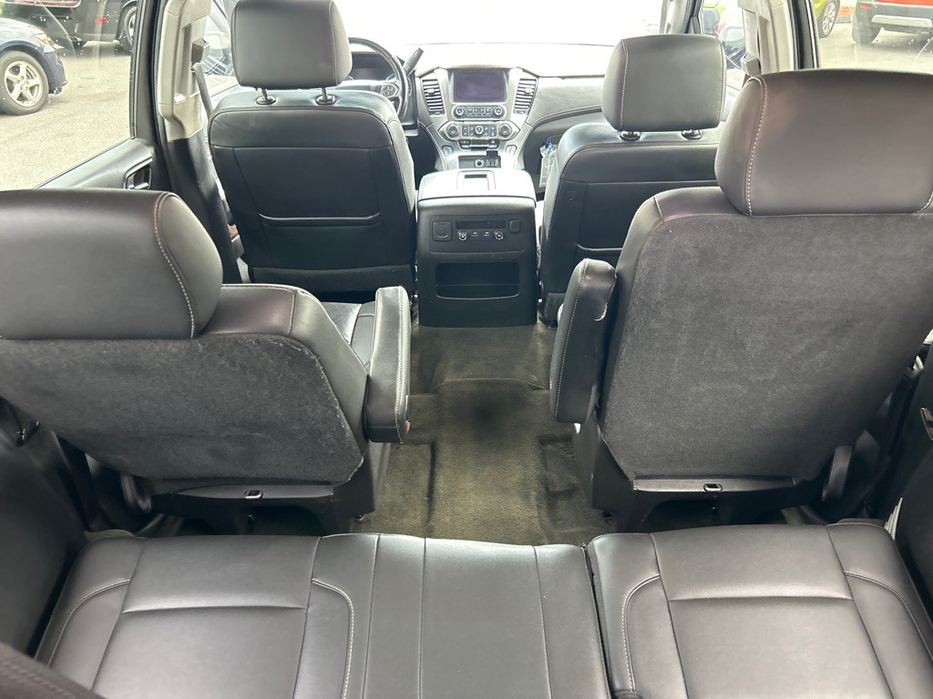 2017 Chevrolet Suburban Image 4