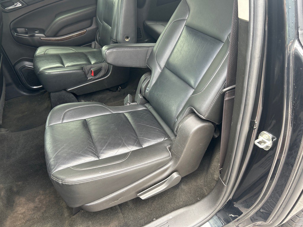 2017 Chevrolet Suburban Image 5