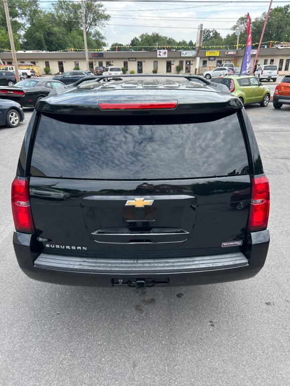 2017 Chevrolet Suburban Image 12