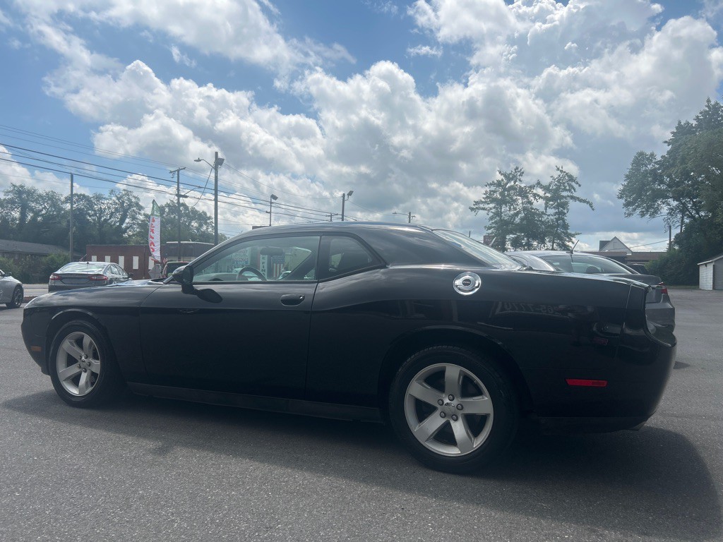 2013 Dodge Challenger Image 2