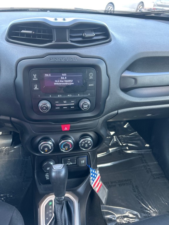 2016 Jeep Renegade Image 8
