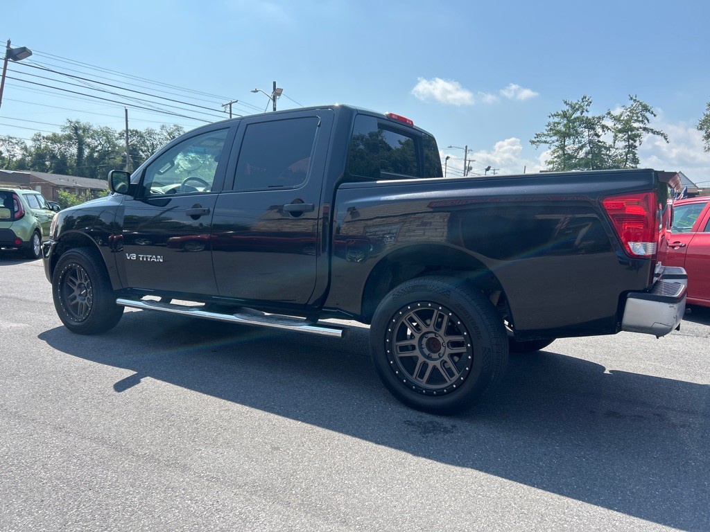 2014 Nissan Titan Image 2