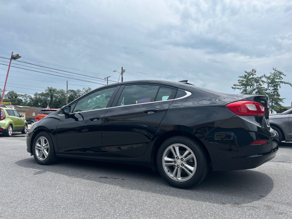 2017 Chevrolet Cruze Image 2