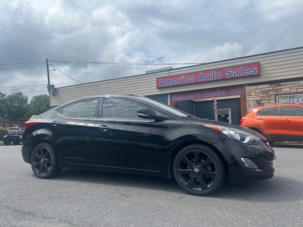 2013 Hyundai Elantra Image 1