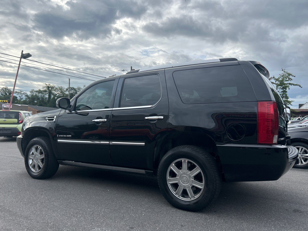 2007 Cadillac Escalade Image 2