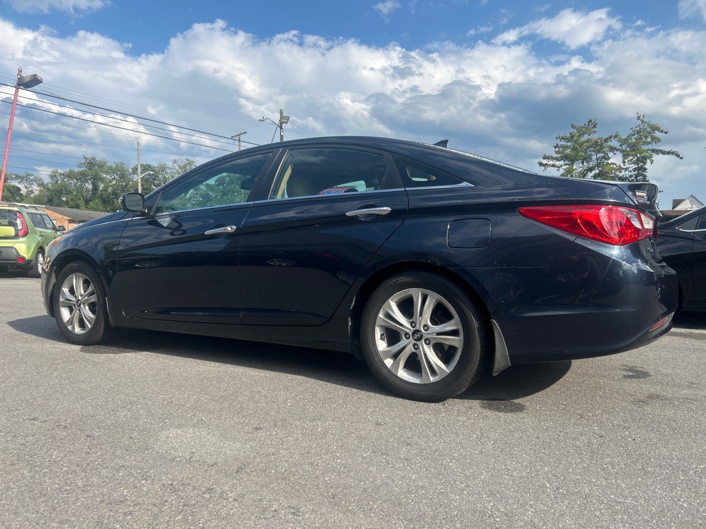 2012 Hyundai Sonata Image 2