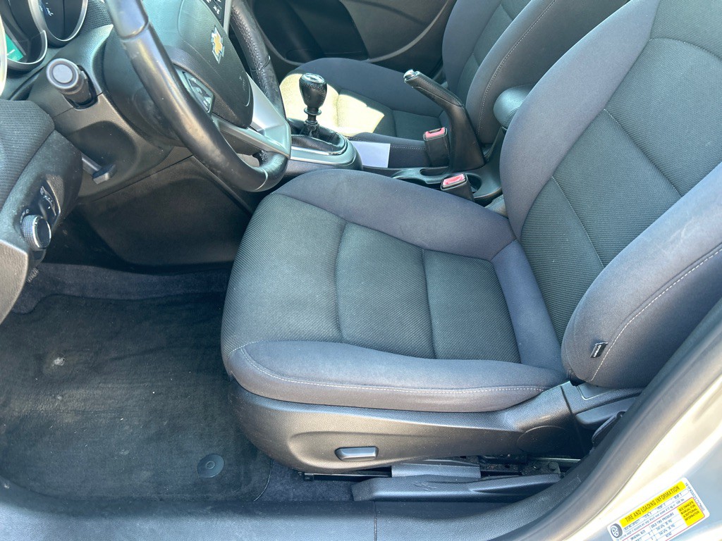 2012 Chevrolet Cruze Image 7