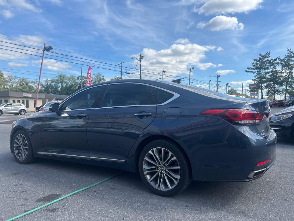 2015 Hyundai Genesis Image 2