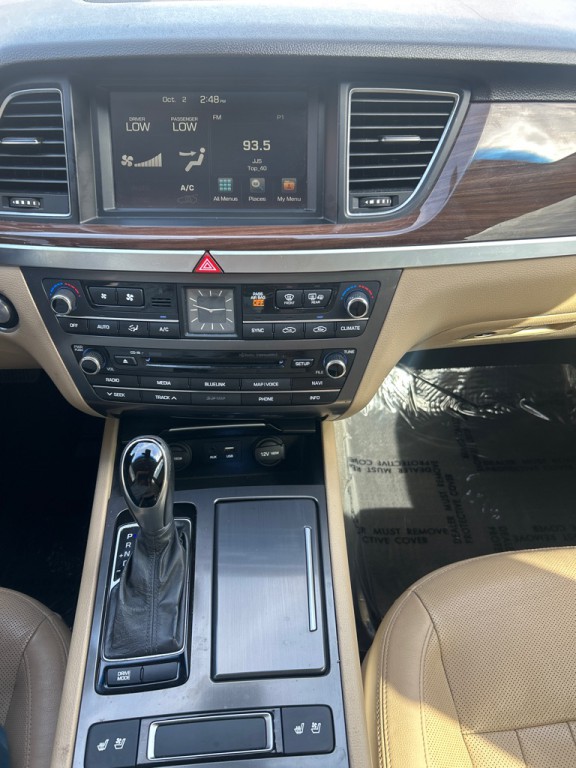 2015 Hyundai Genesis Image 6