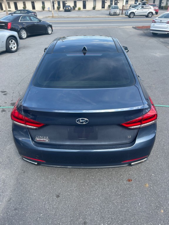 2015 Hyundai Genesis Image 12