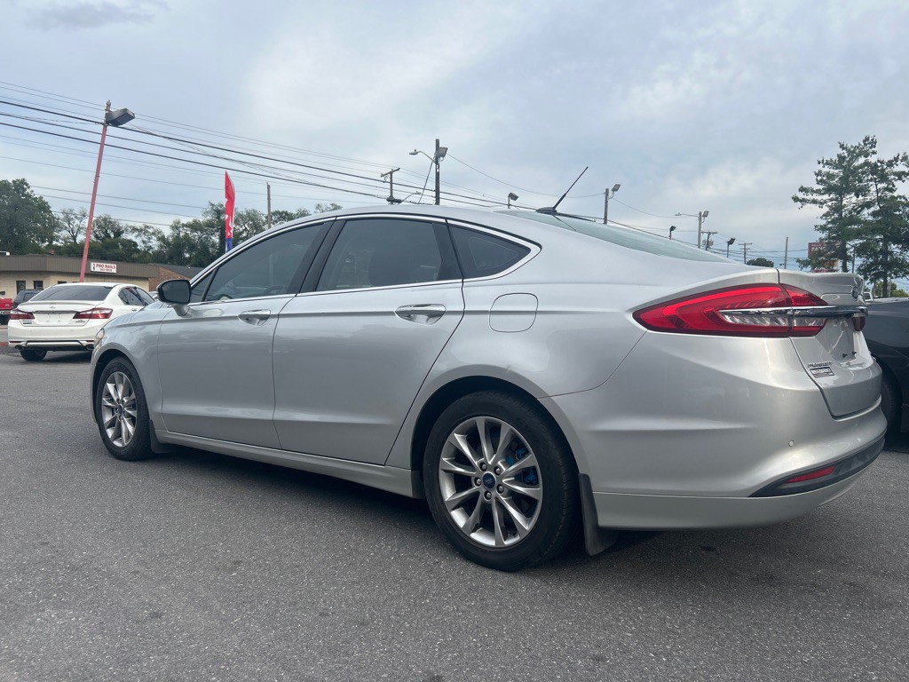 2017 Ford Fusion Image 2