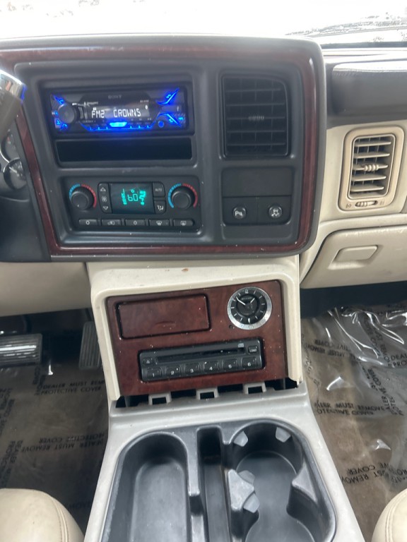 2005 Cadillac Escalade Image 8