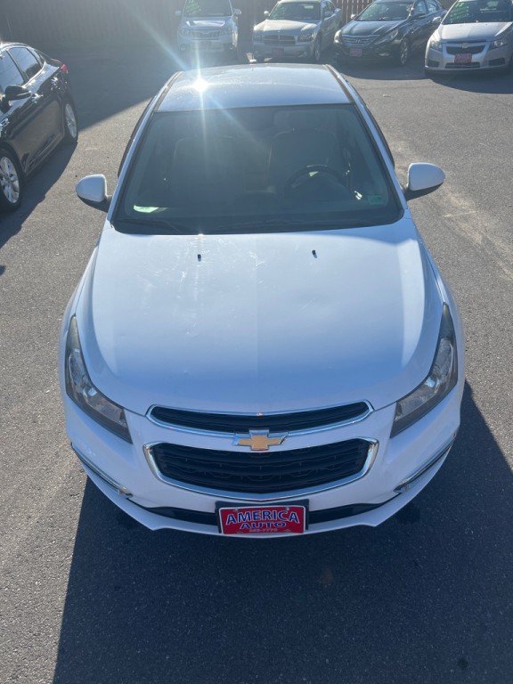 2015 Chevrolet Cruze Image 2