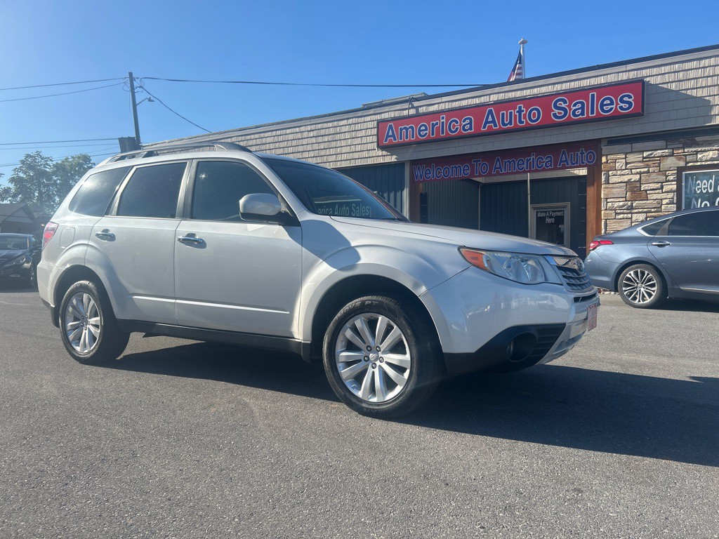 2013 Subaru Forester Image 1