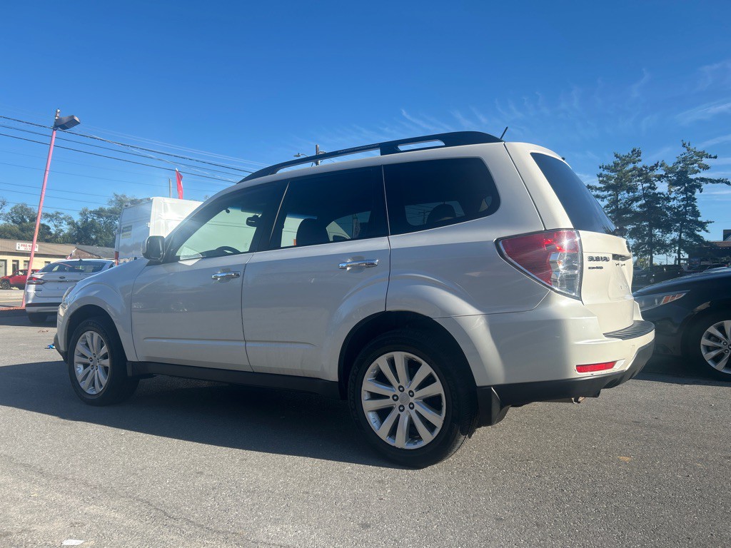 2013 Subaru Forester Image 2