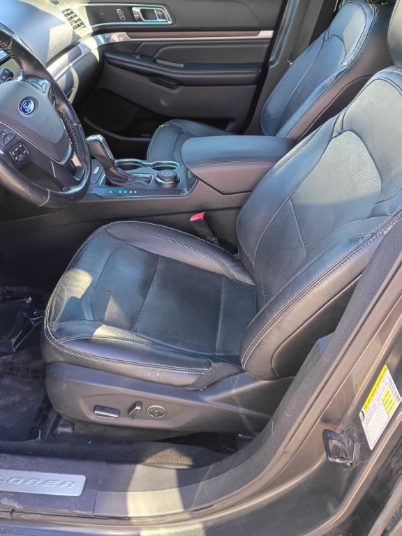 2016 Ford Explorer Image 9