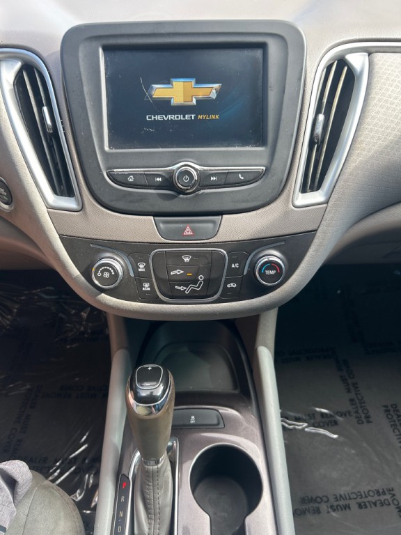 2017 Chevrolet Malibu Image 8