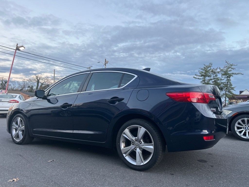 2013 Acura ILX Image 2