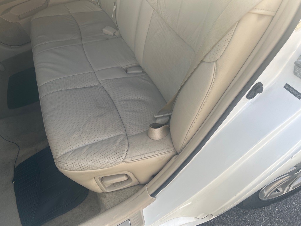 2010 Toyota Avalon Image 3