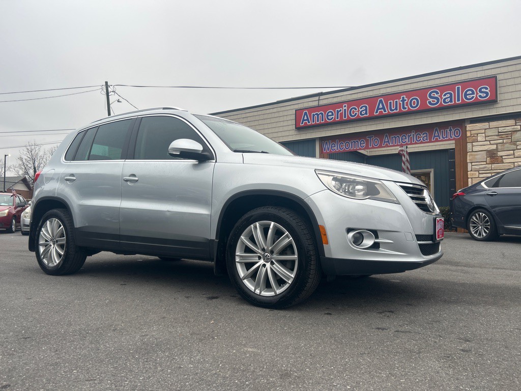 2011 Volkswagen Tiguan Image 1