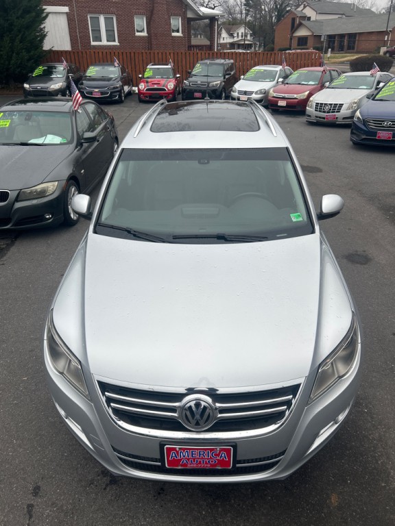 2011 Volkswagen Tiguan Image 2