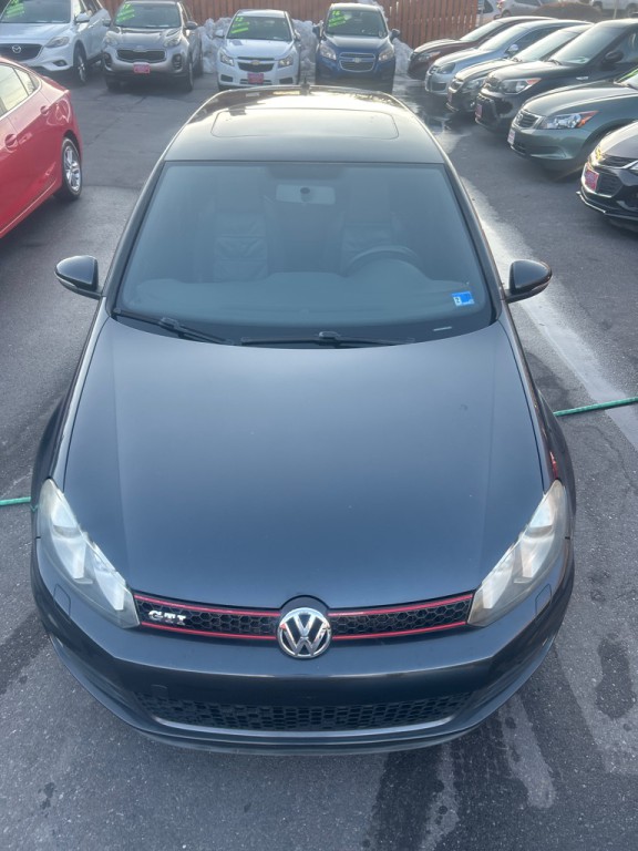 2010 Volkswagen GTI Image 2