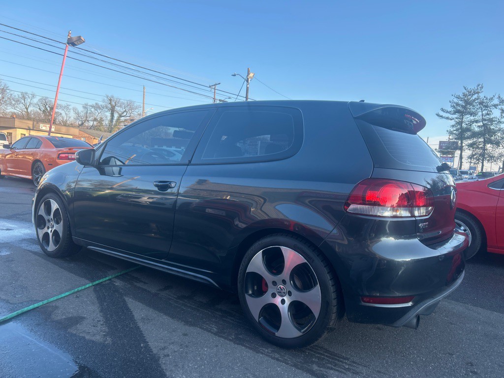 2010 Volkswagen GTI Image 3