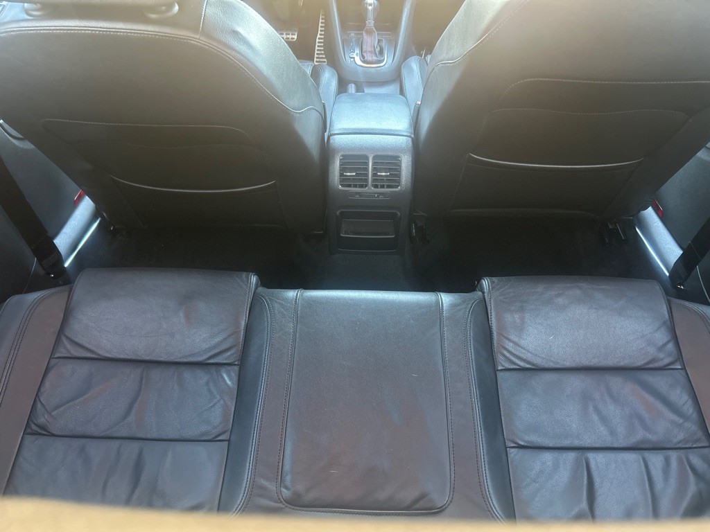 2010 Volkswagen GTI Image 6