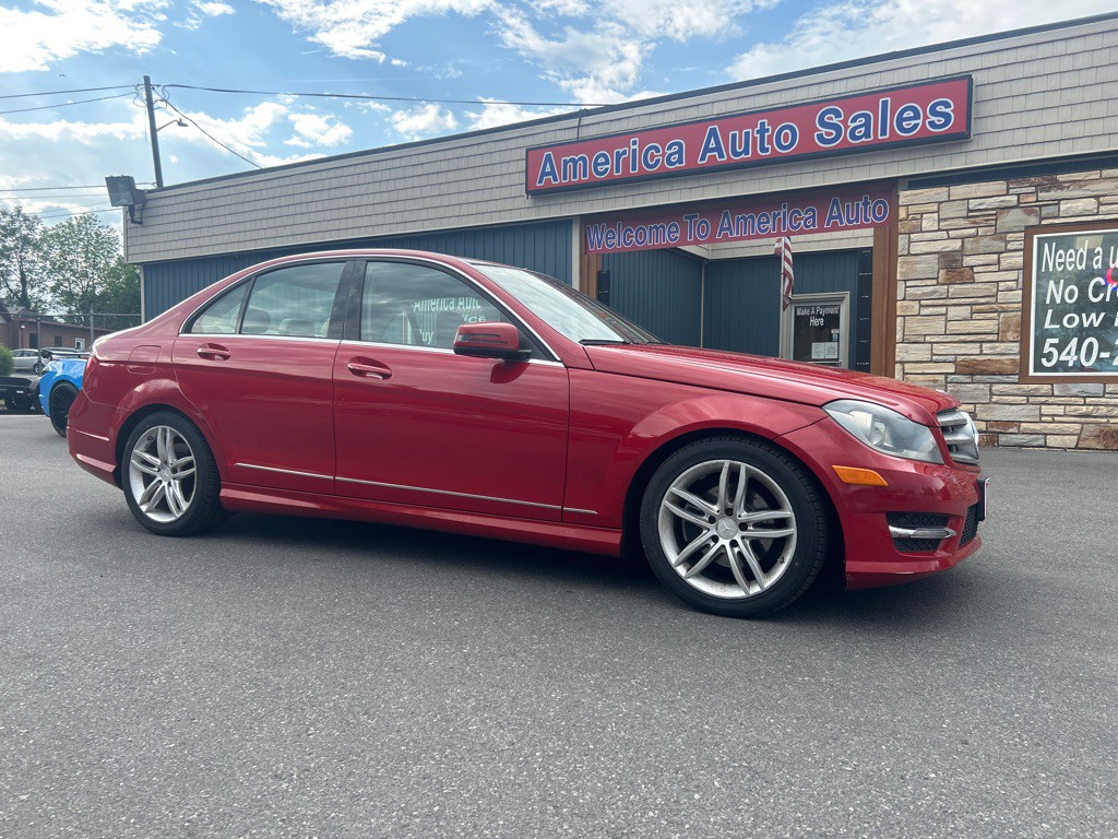2013 Mercedes-Benz C-Class Image 1