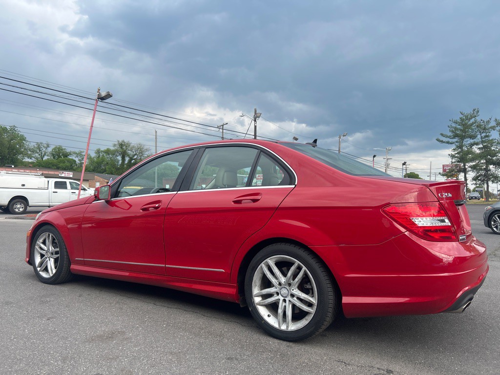 2013 Mercedes-Benz C-Class Image 2