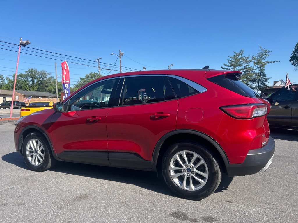 2020 Ford Escape Image 2