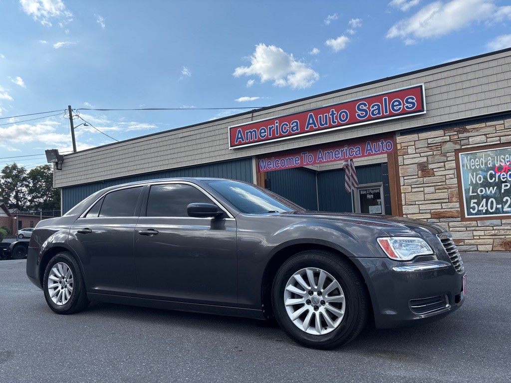2013 Chrysler 300 Image 1